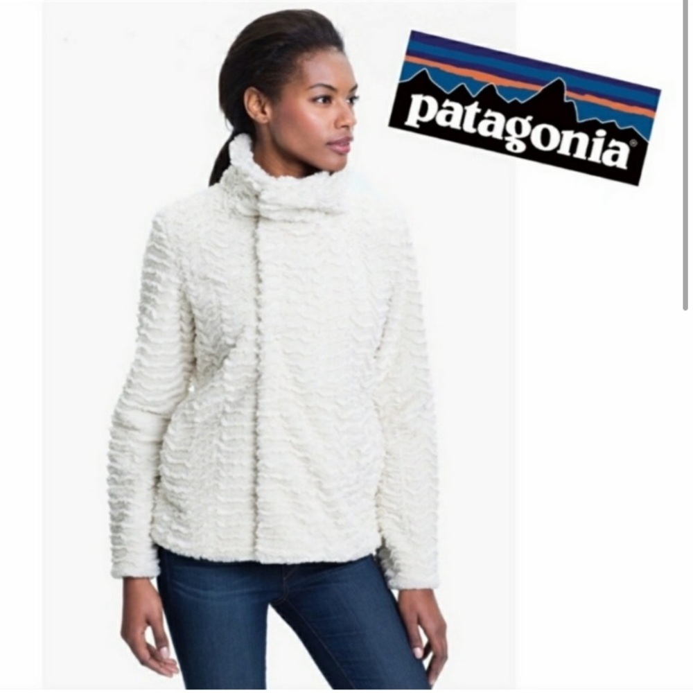 Patagonia Pelage Asymmetrical Zip Up Fleece
White Size Medium